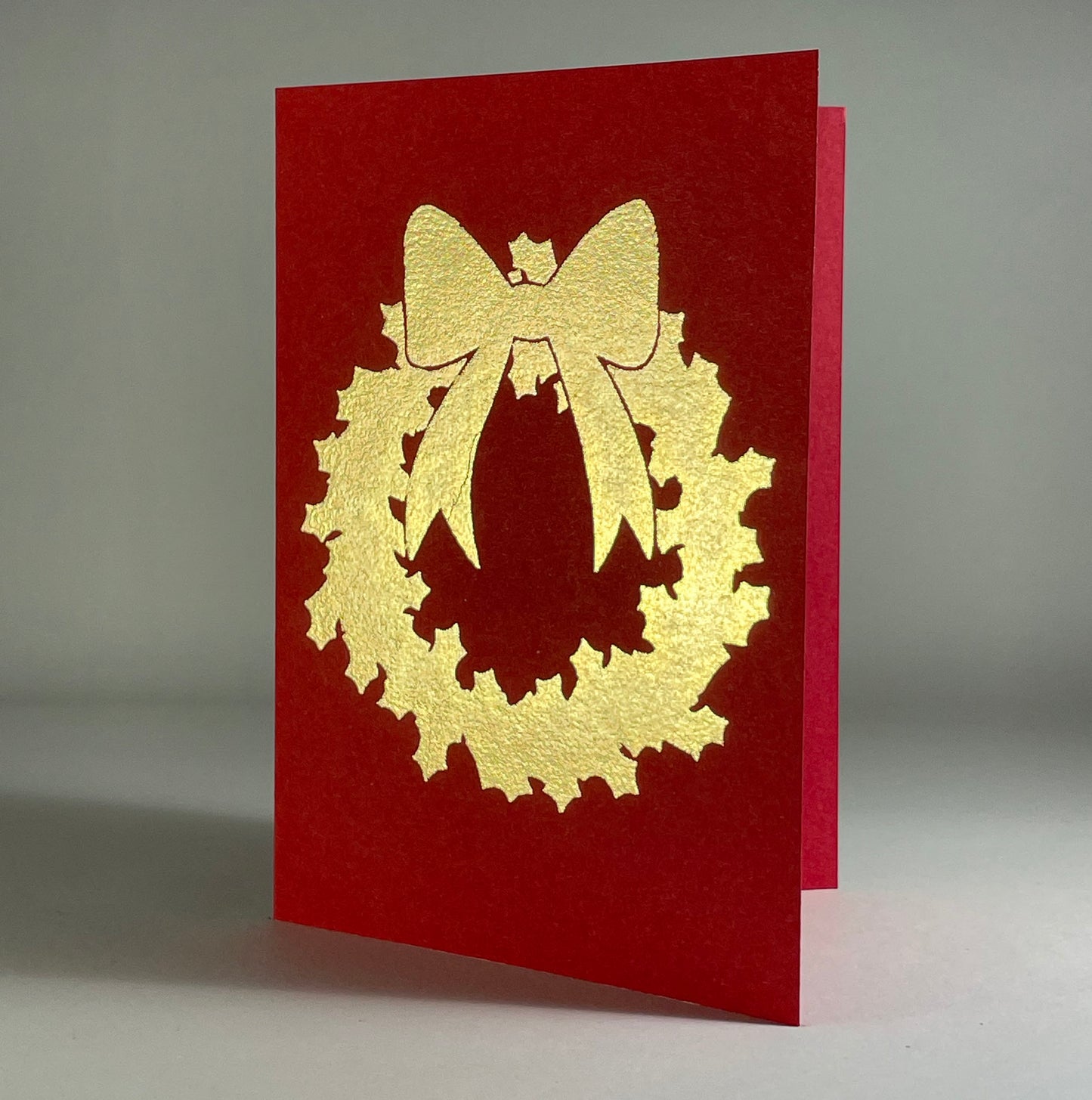 Christmas 17 - Christmas Wreath and Bow on Red